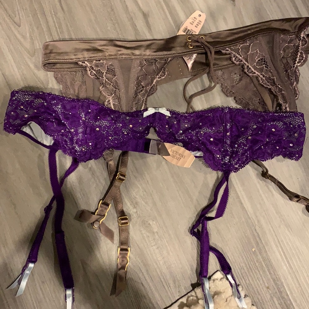 2 Garters Brand New